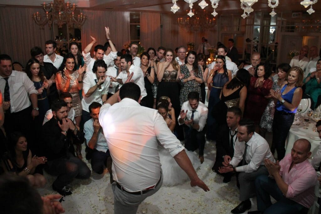 Crowd dancing at wedding music by DJ Greig