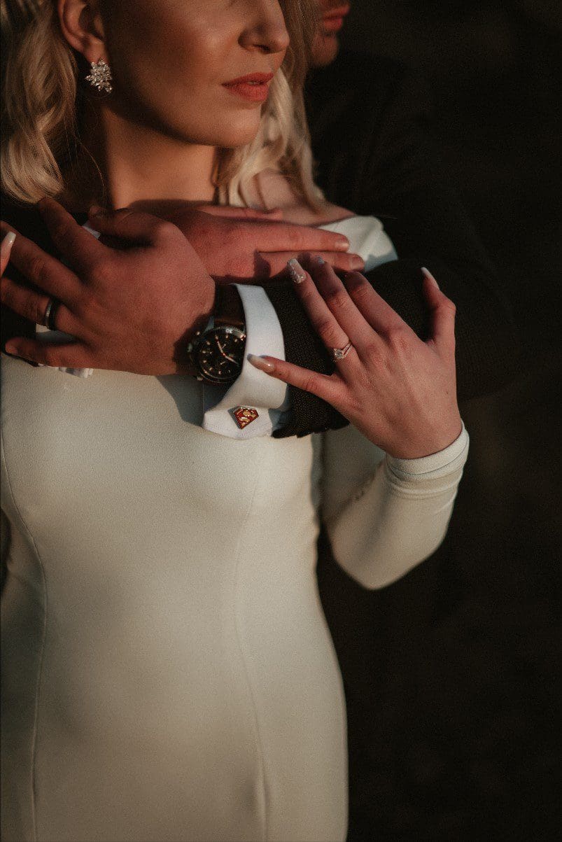 Elegant ring whot