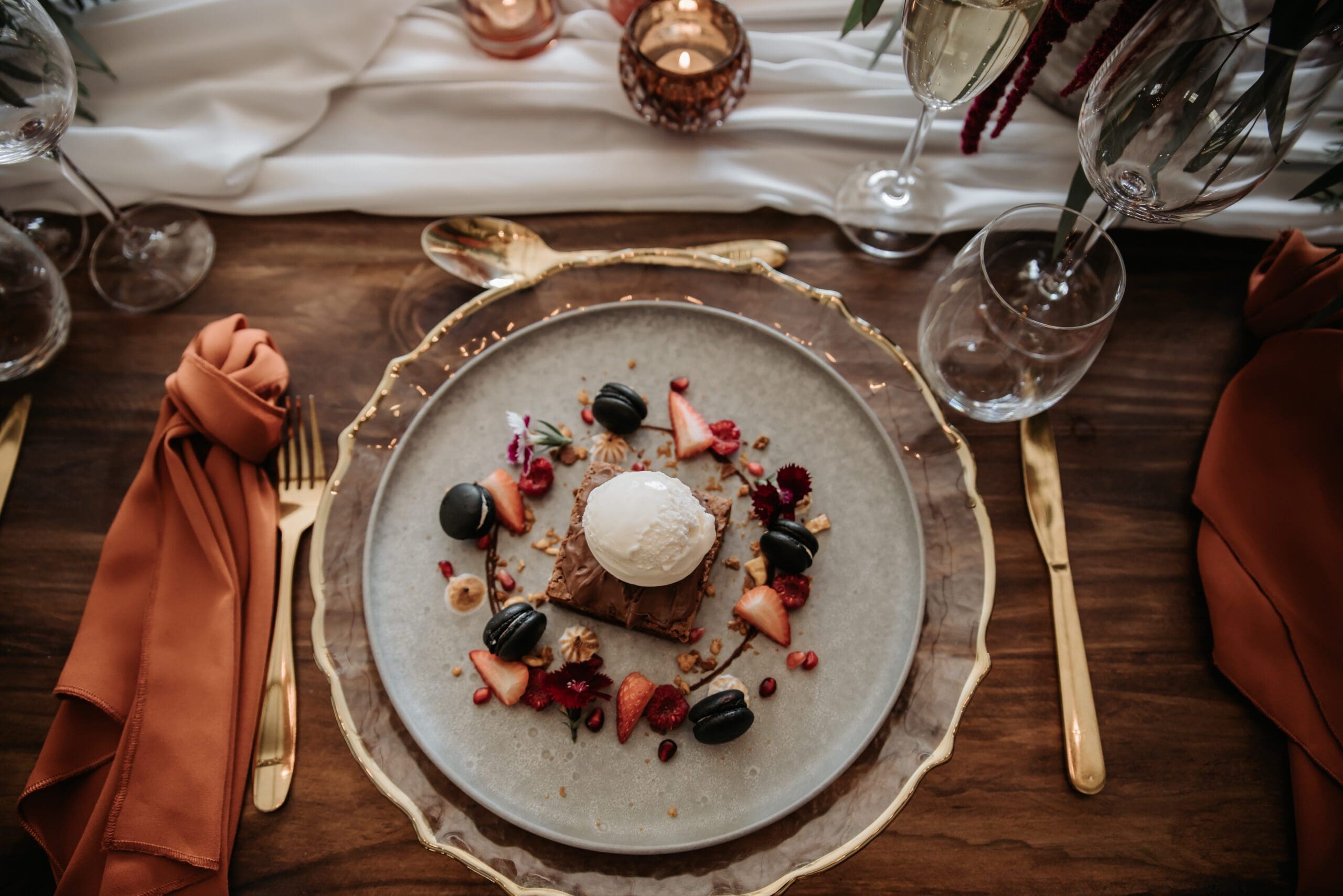Rust coloured place setting