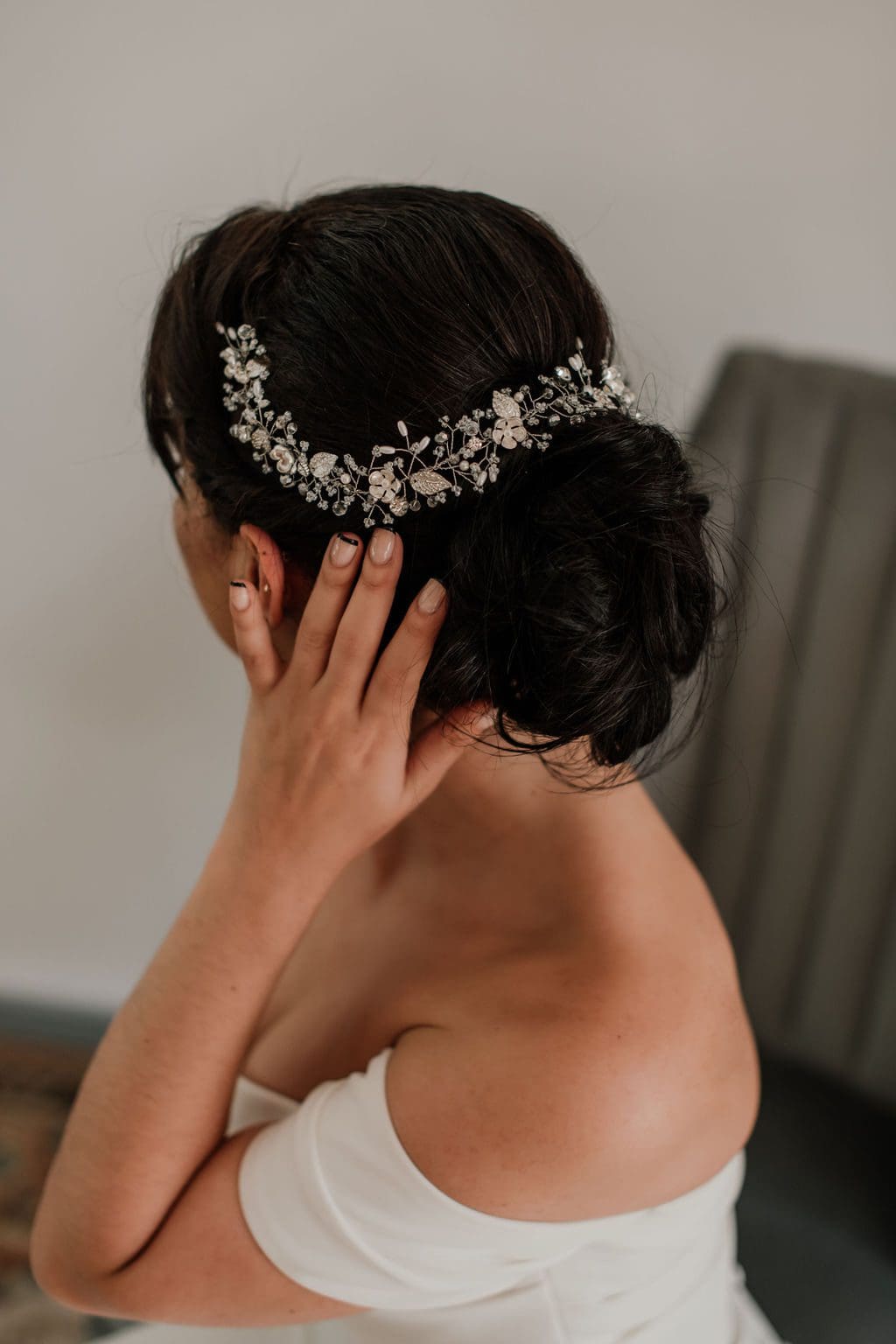 Woman wearing pearl hair clip