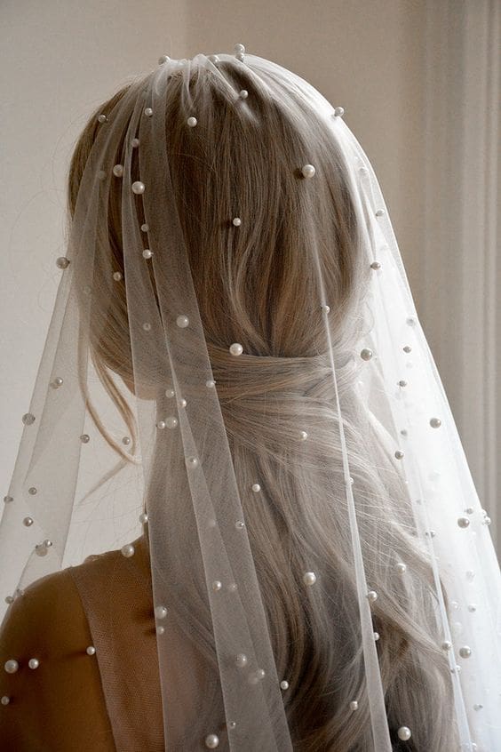 Pearl veil on woman
