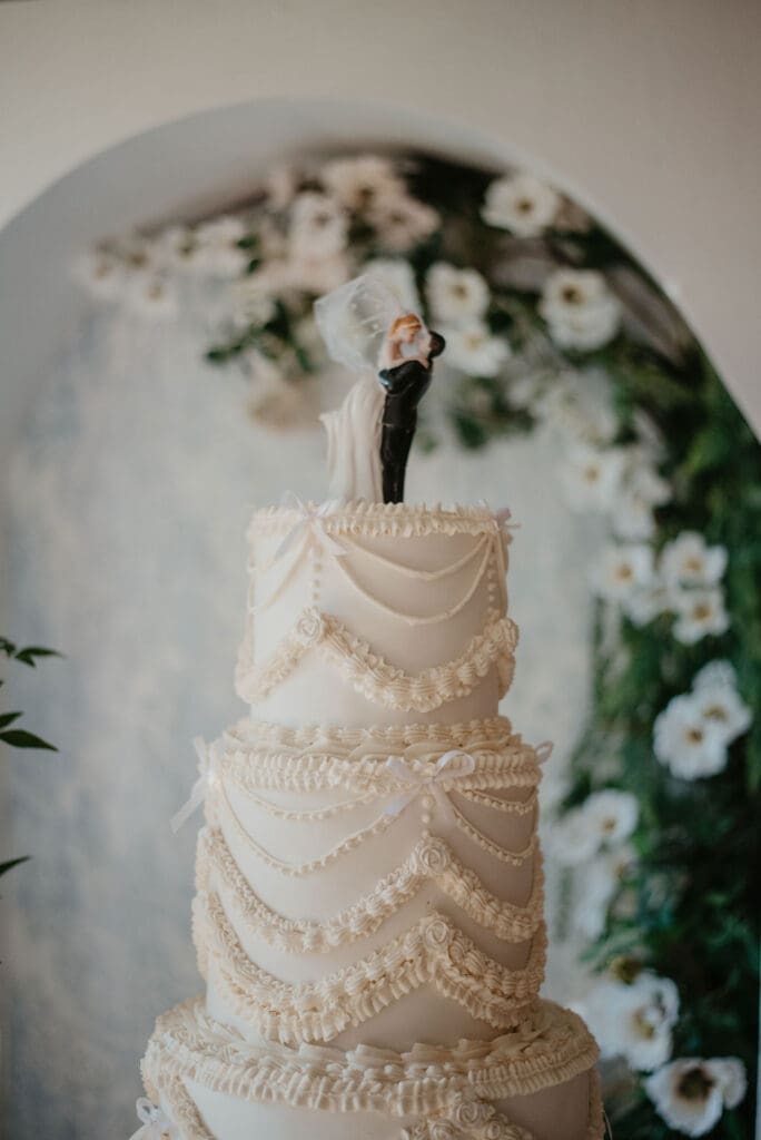 Elegant wedding cake